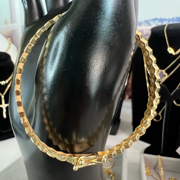 ‼️Sale‼️ 18K Real Gold Bee Bracelet/Bangle - Picture 7 of 7